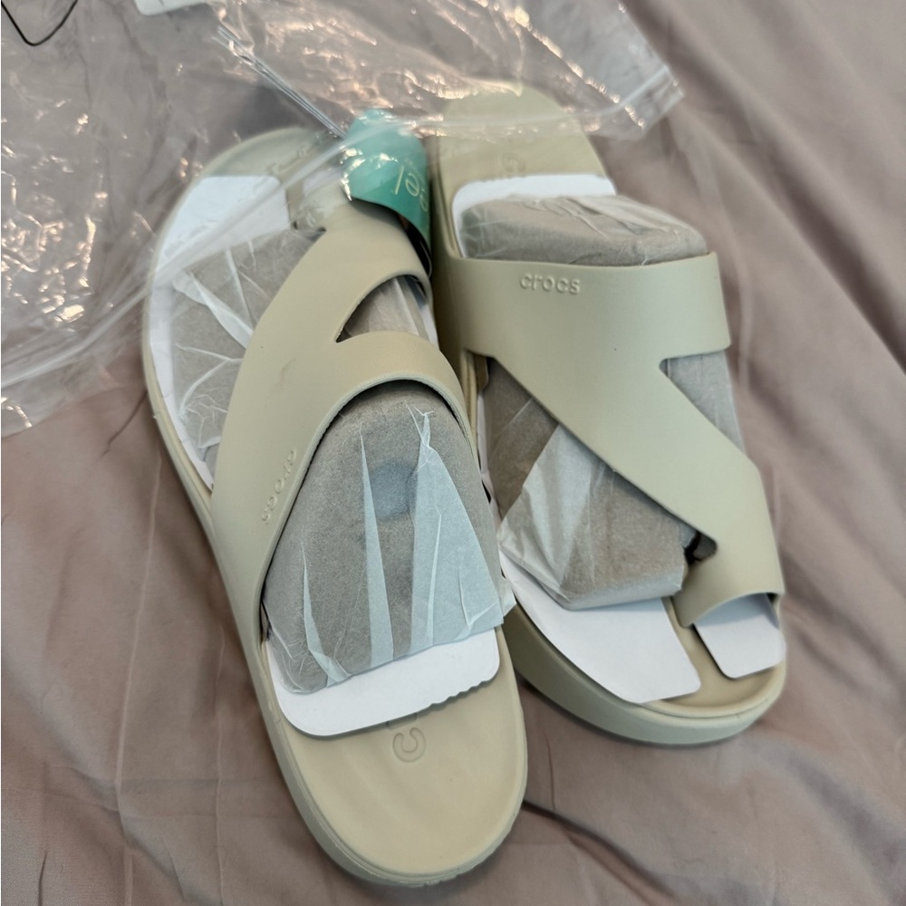 Crocs Women's Sandstone Getaway Toe-loop Sandals size 9